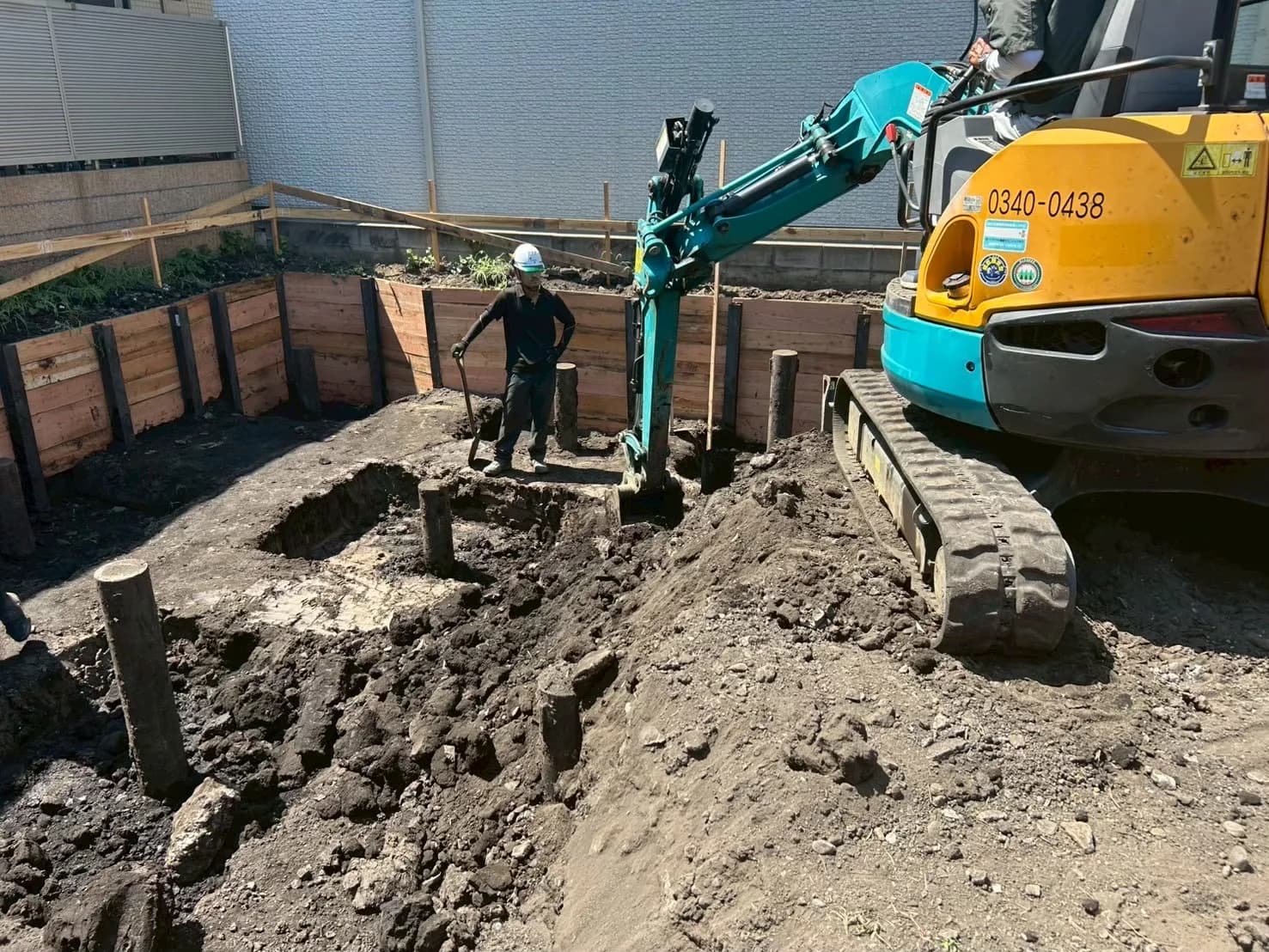 基礎工事に向けた掘削作業